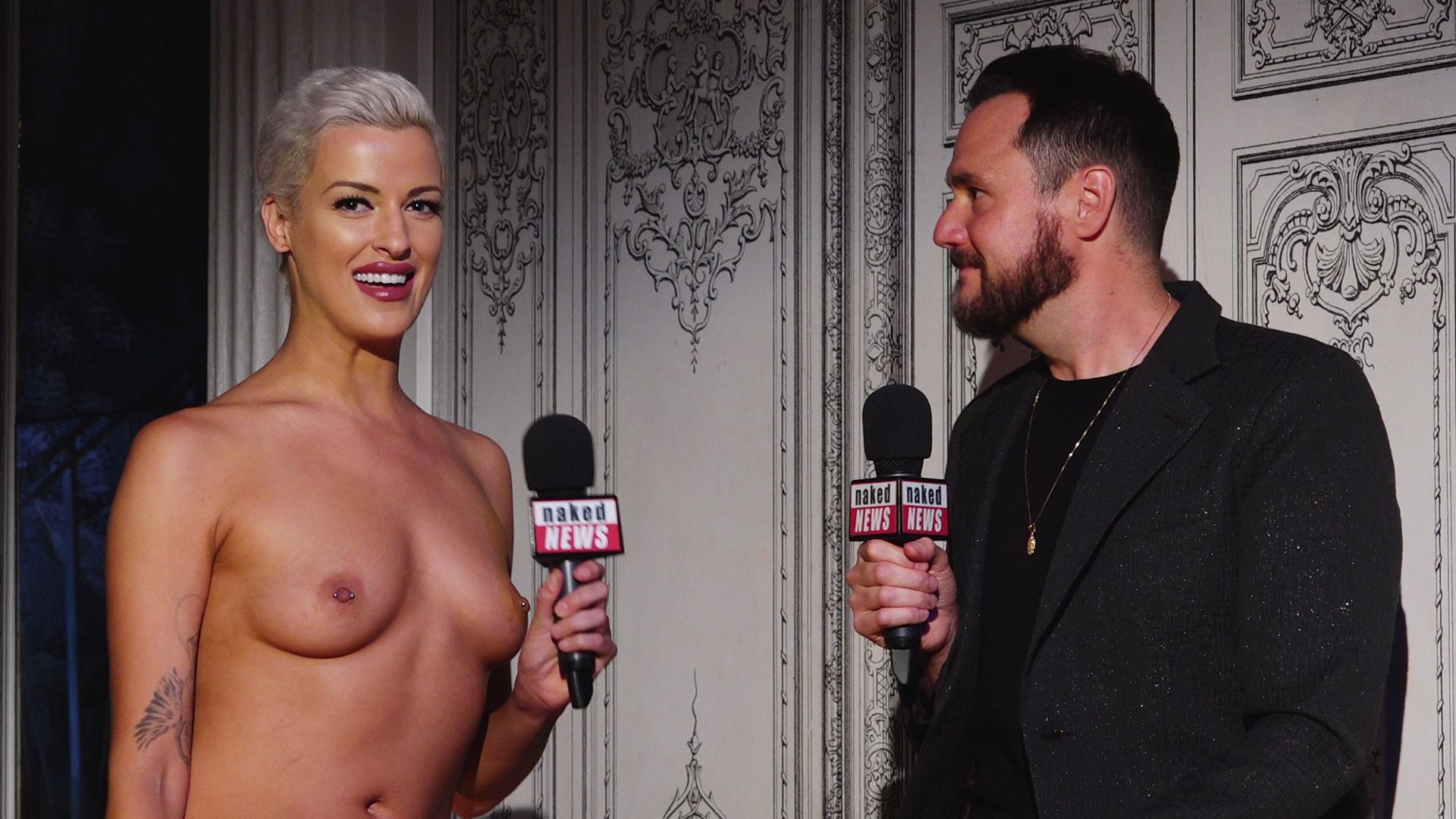 Laura Desiree In Naked Goes Pop